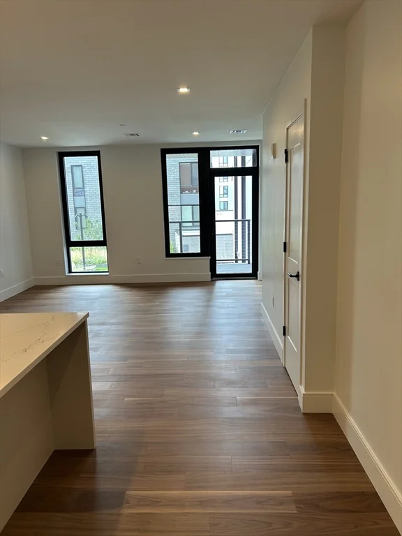 1515 Commonwealth, Brighton