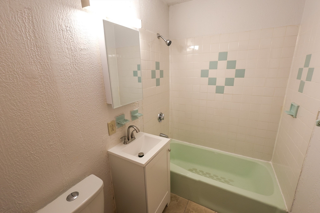 61 Saint James St, Roxbury