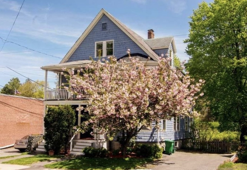 926 Walnut St, Newton Highlands