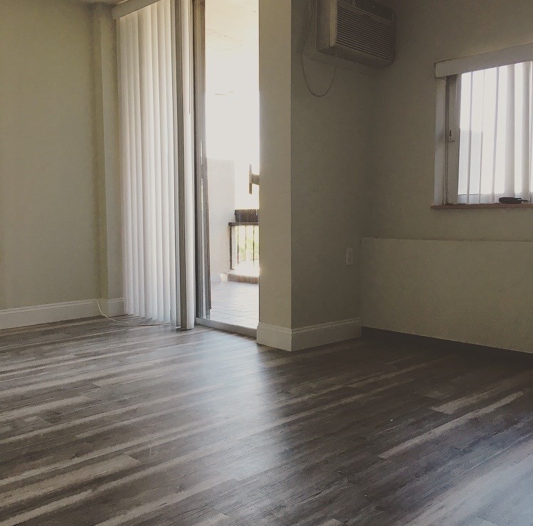 872 Massachusetts Ave, Riverside