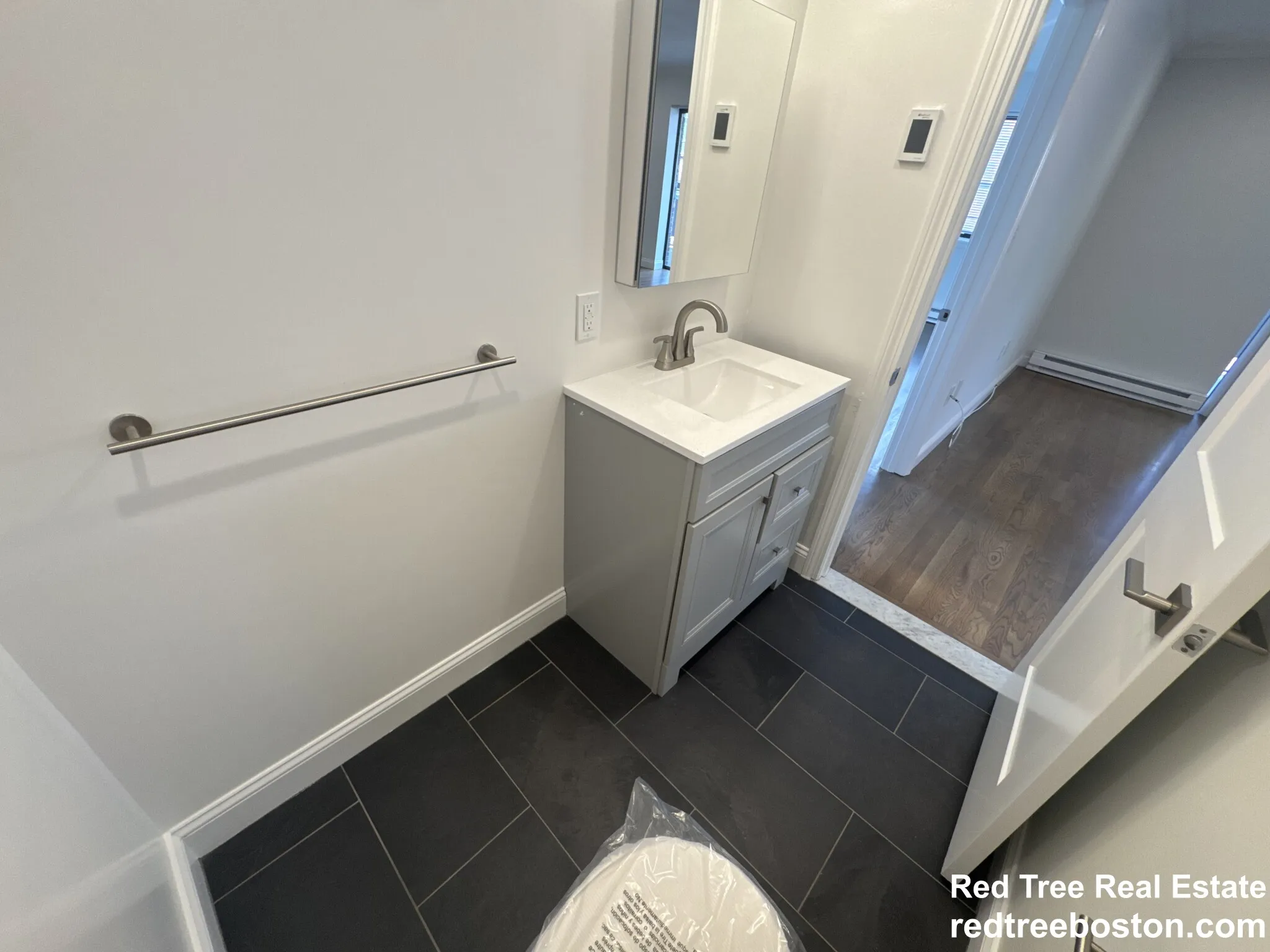 320 Hammond Pond Pkwa, Chestnut Hill