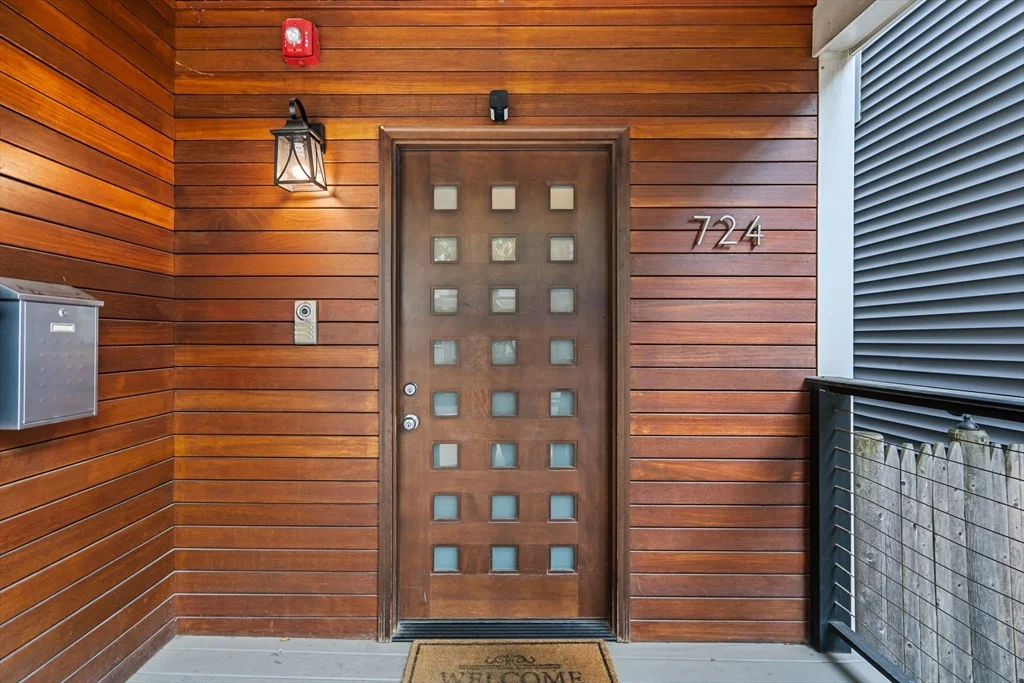 724 E 2nd St, South Boston