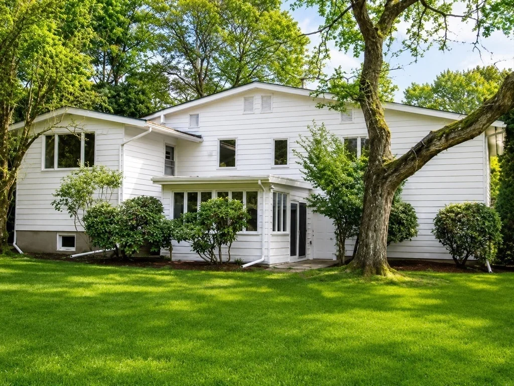 132 Brandeis Rd, Chestnut Hill