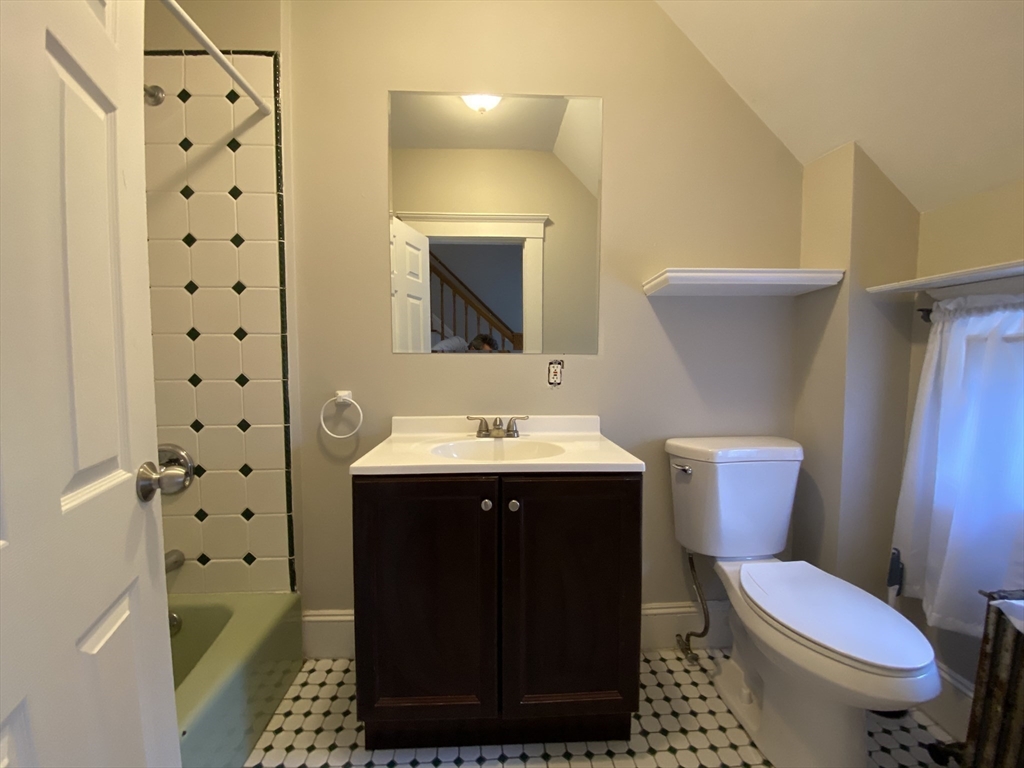 8 Trafford St, Quincy