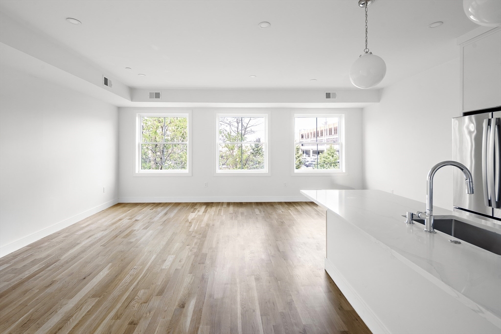 298 Maverick St, East Boston