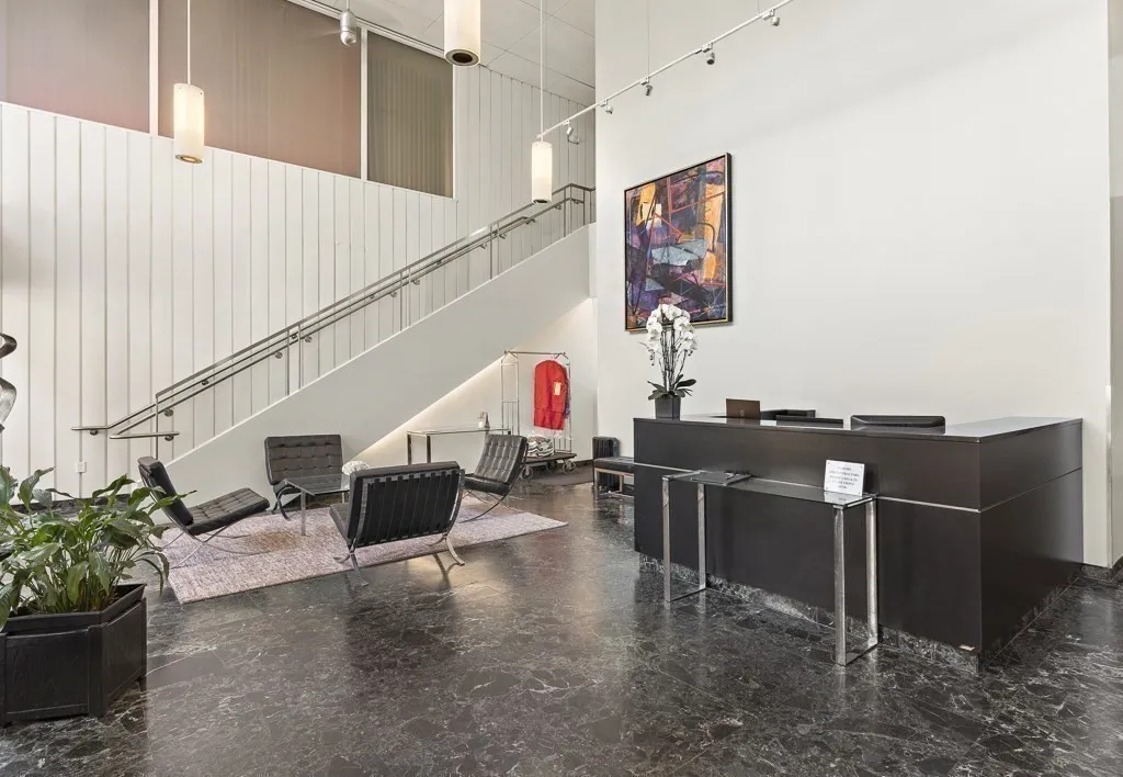 566 Commonwealth, Fenway