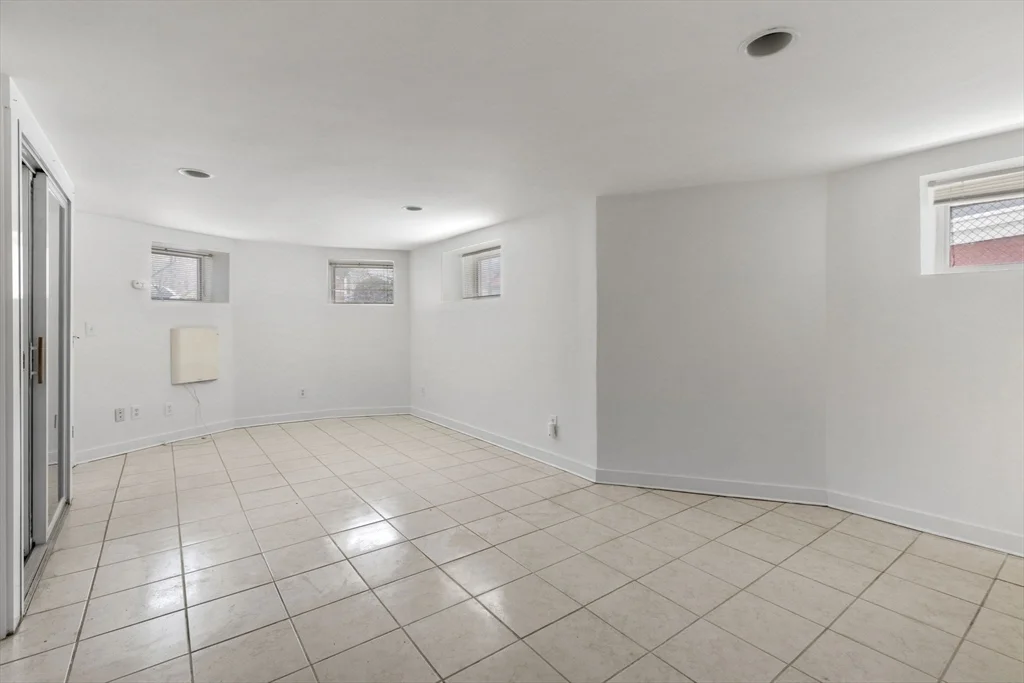 114 Trowbridge, Mid Cambridge