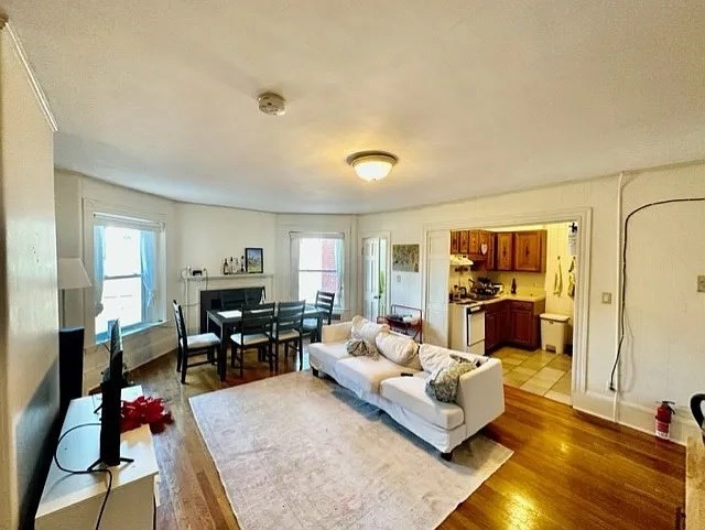 912 Beacon St, Fenway