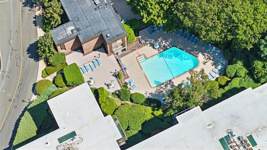 1006 Paradise Rd, Swampscott