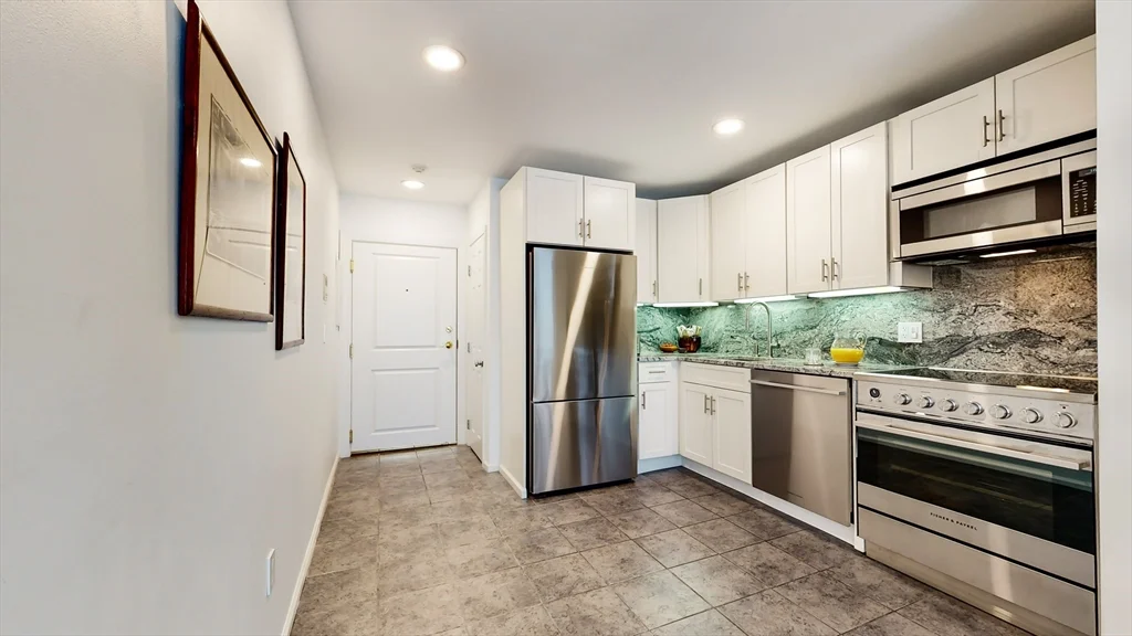 23 Bay State Rd, Back Bay