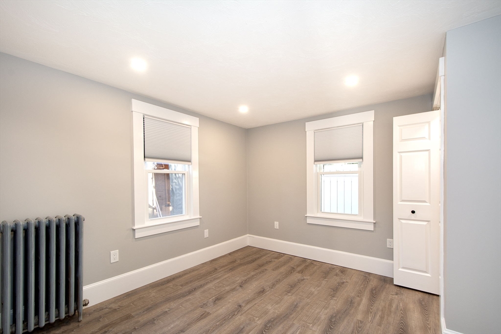 29 East Ave, Whitman