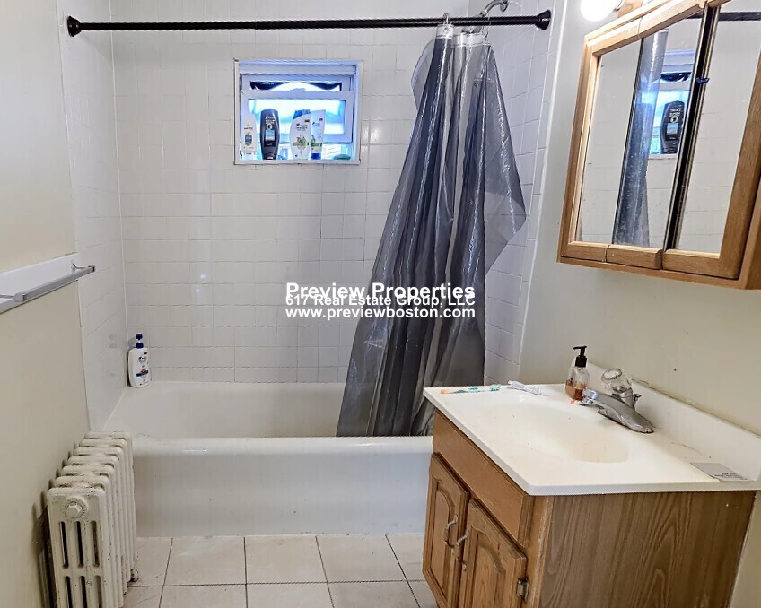 2572 Massachusetts Ave, North Cambridge