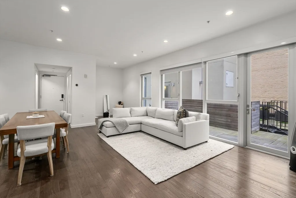 126 Salem, North End