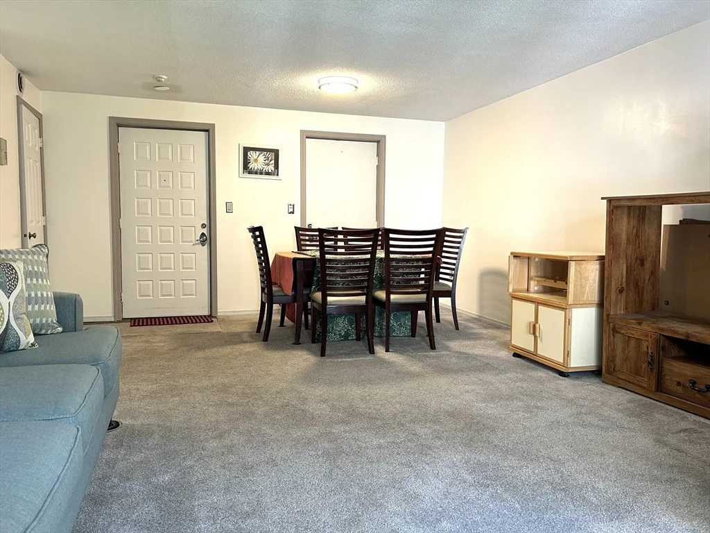 15 Thompson Dr, Randolph