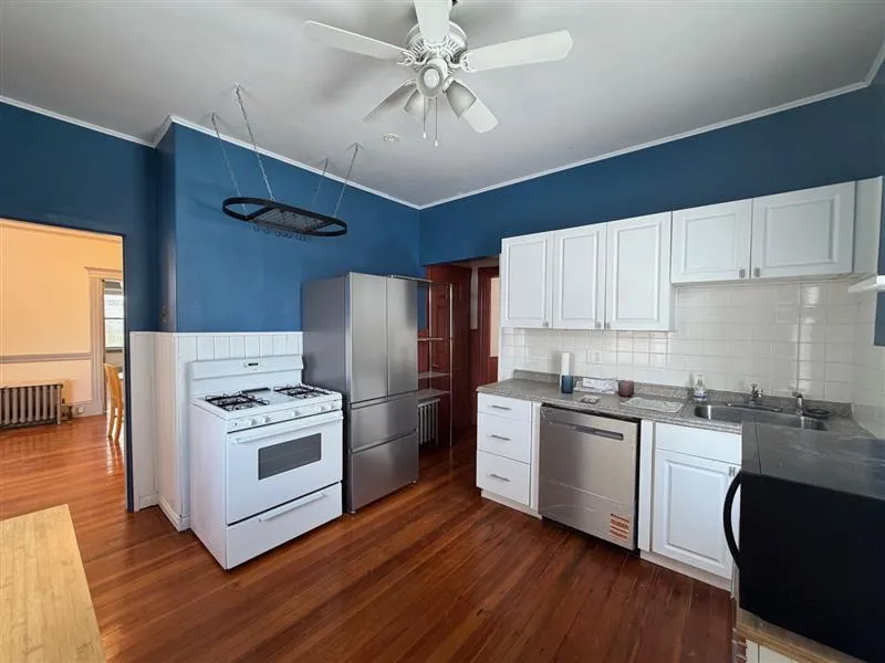 27 Gilman Ter, Winter Hill