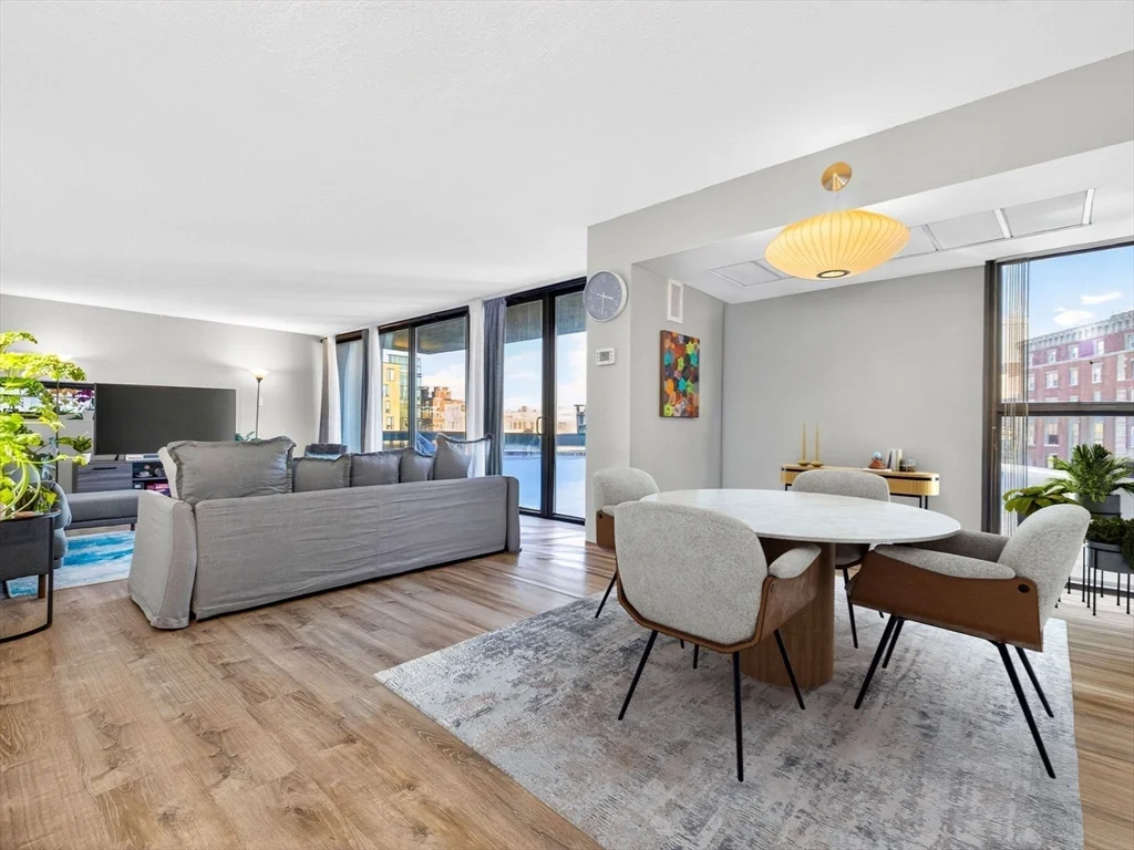 566 Commonwealth, Fenway