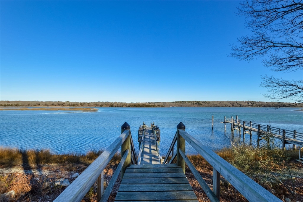 1 Puddingstone Ln, Acoaxet