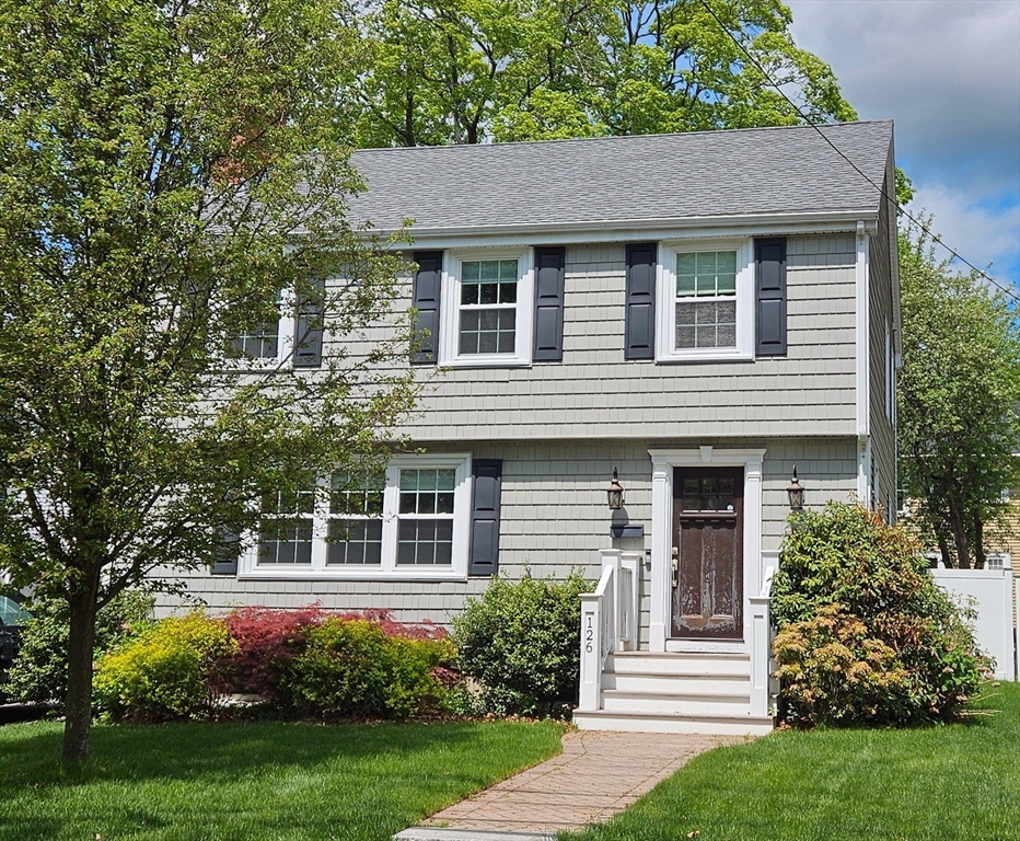 126 Waverley St, Belmont