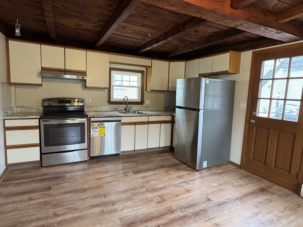 13 Lovett St, Beverly