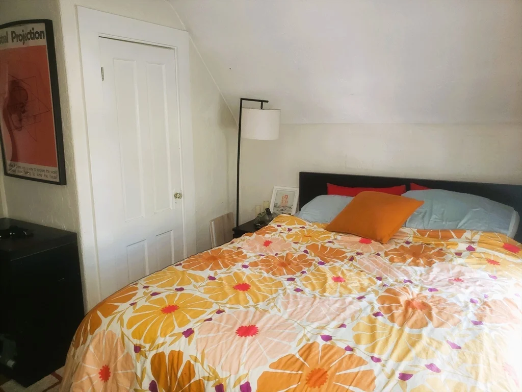 478 Medford St, Somerville