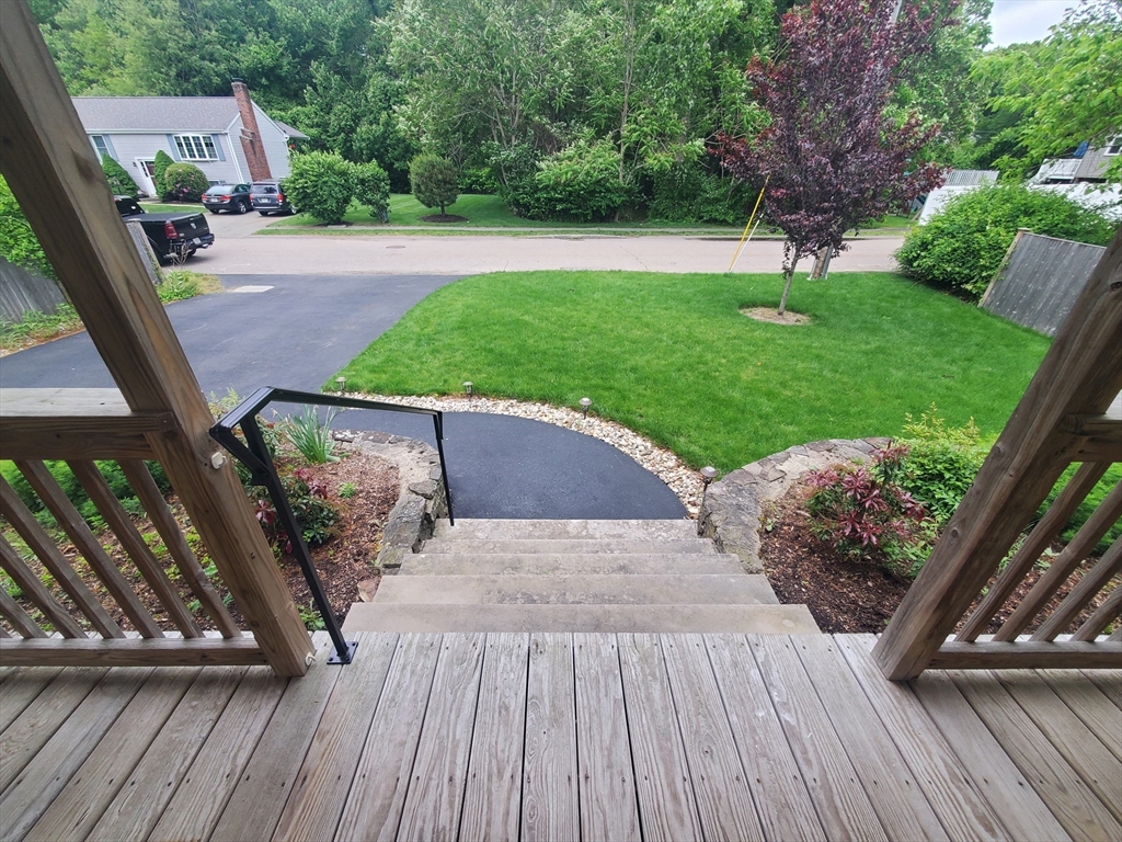 2 Valley Rd, Whitman