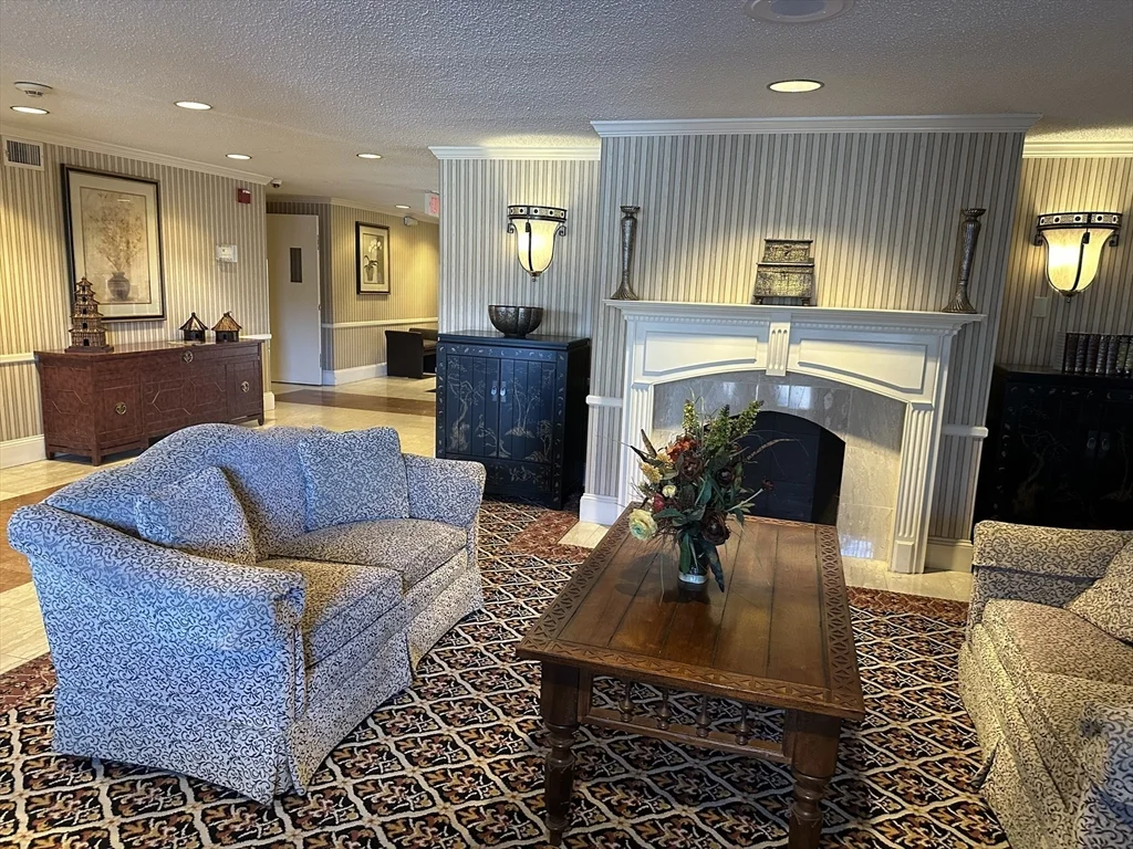 1004 Paradise Rd, Swampscott