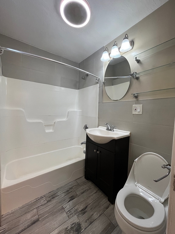 2 Woodville Park, Roxbury