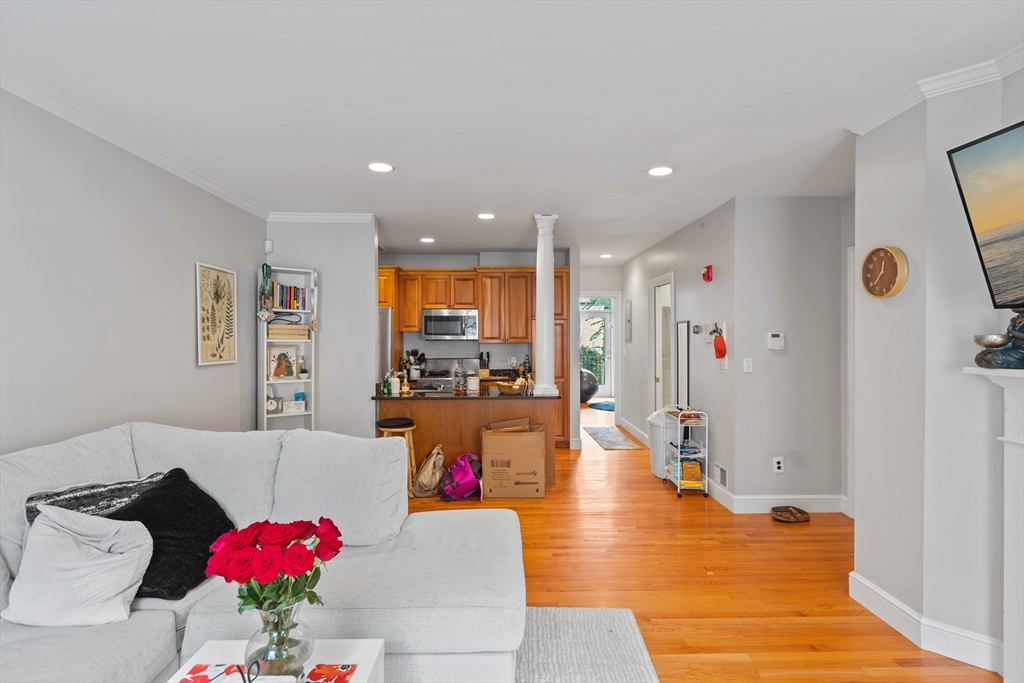 57 Bartlett St, Charlestown