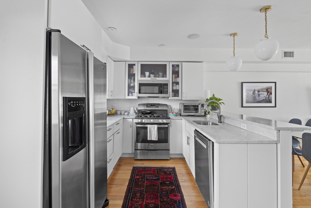 33 Middle St, South Boston