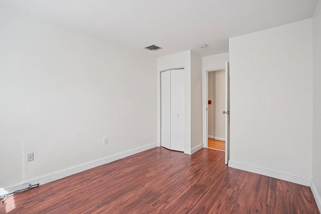 35 Desmoines Rd, Quincy