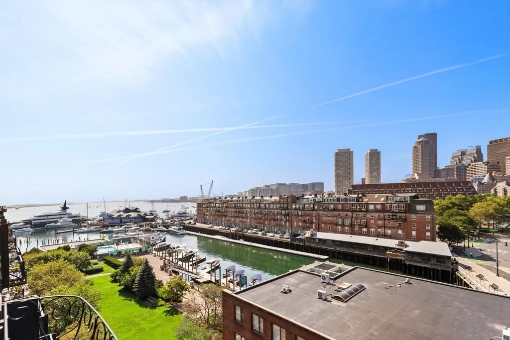 28-32 Atlantic Ave, Waterfront