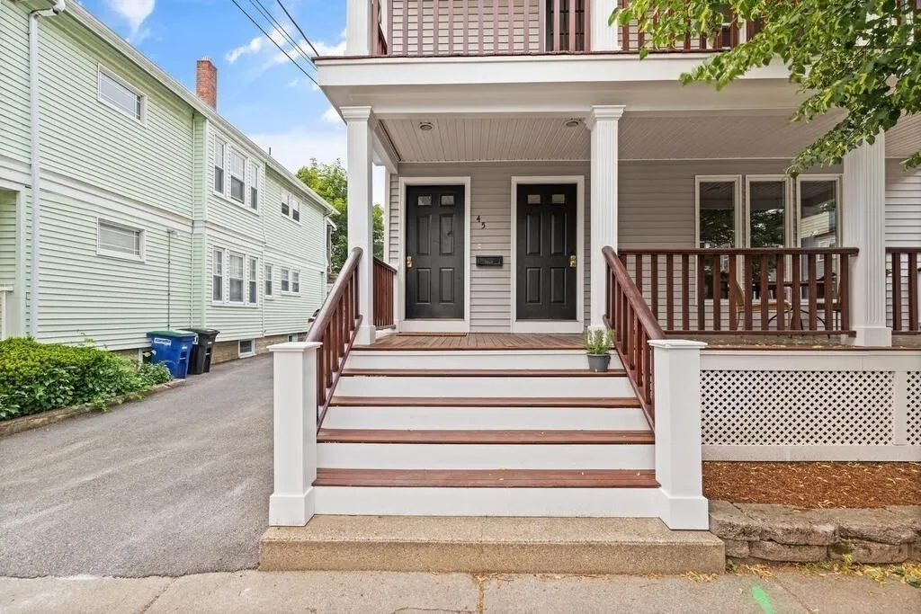 43 Sunset Rd, West Somerville