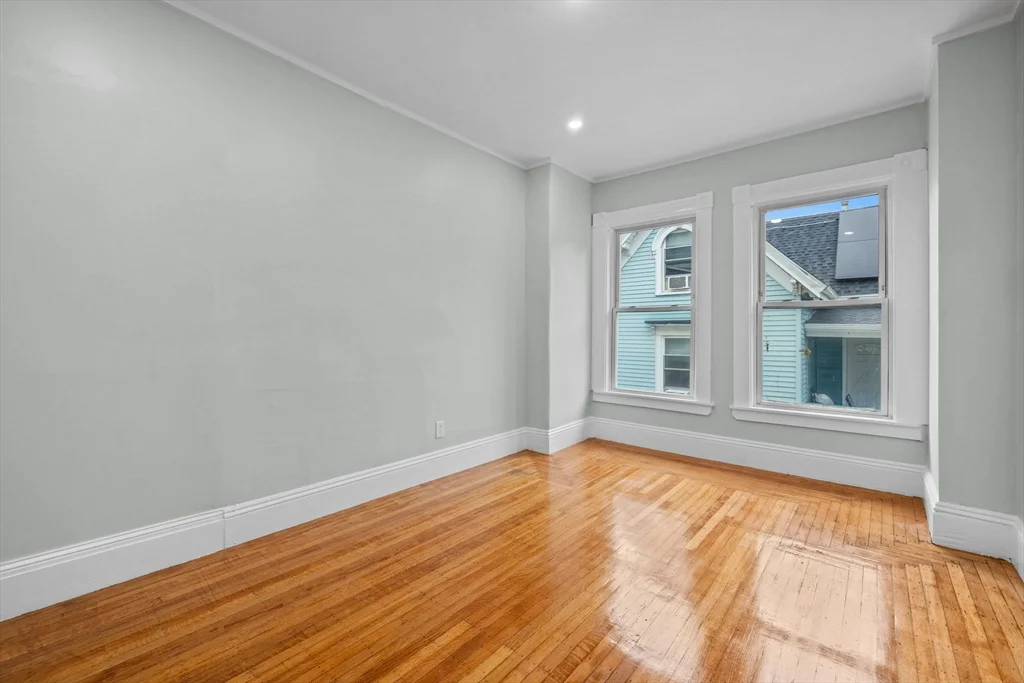 48 Hamilton Ave, Lynn