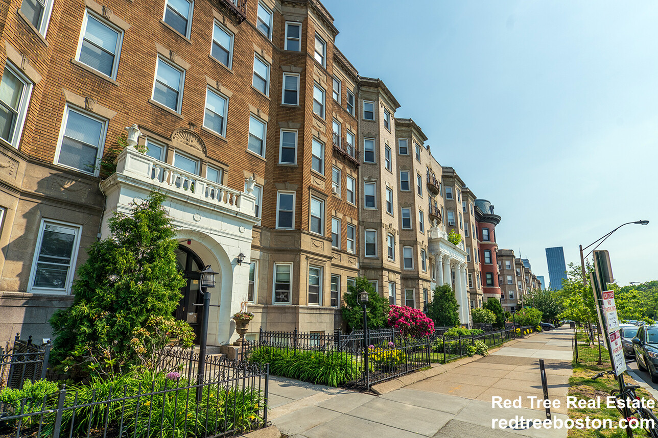 117 Park Dr, Fenway