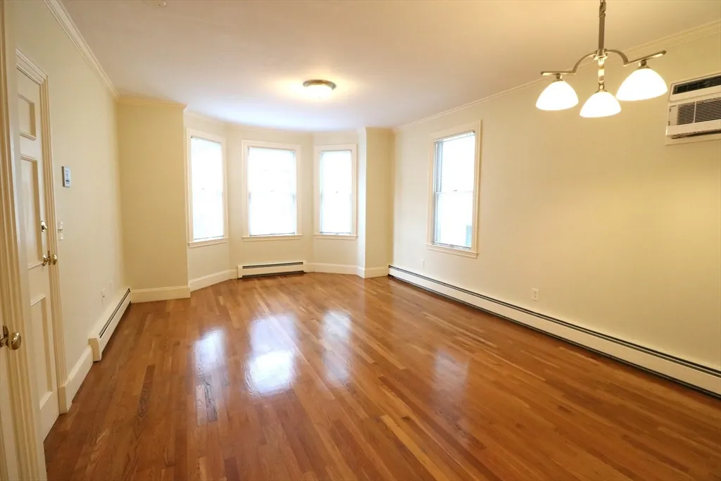 8 Caldwell Ave, Ward Two