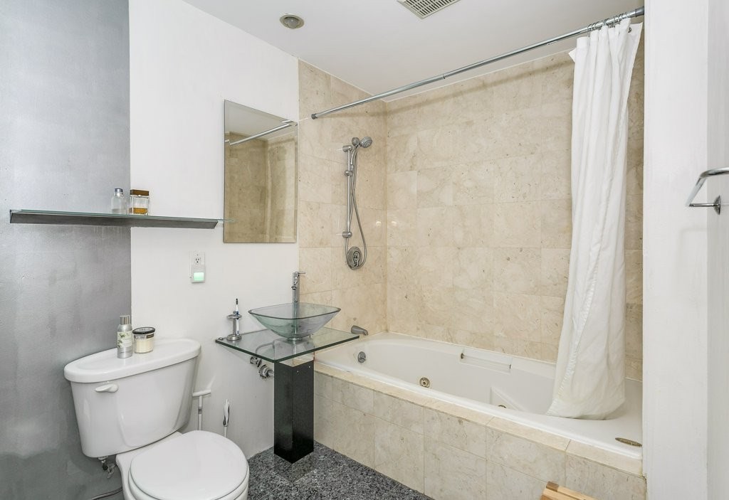 453 Washington St, Downtown