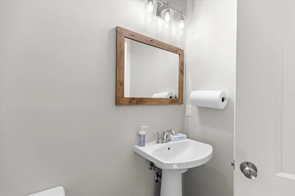 100 Turtle Brook Rd, Canton