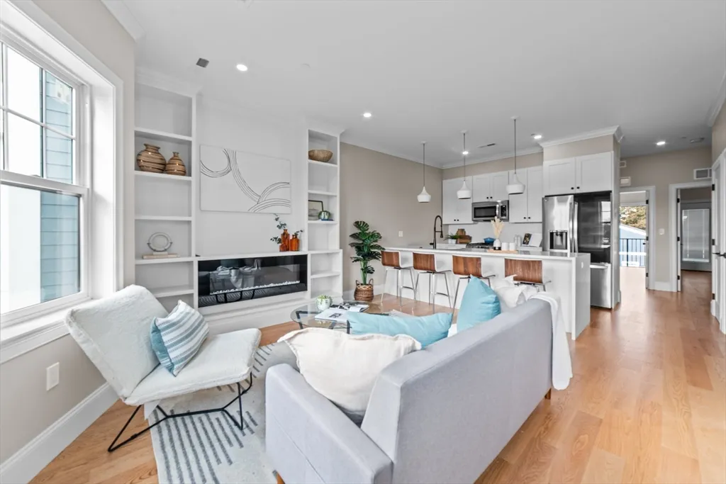 31 Boardman St, East Boston