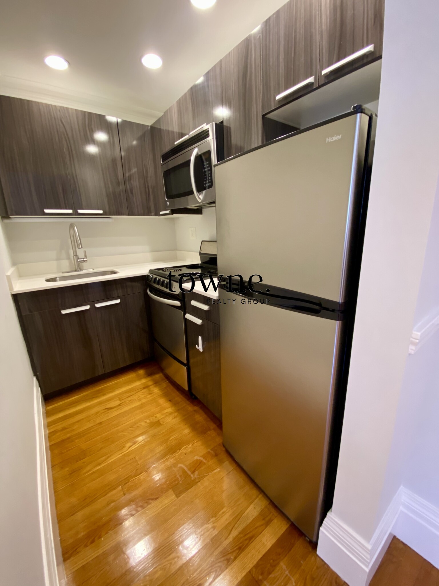 254 Newbury St, Back Bay