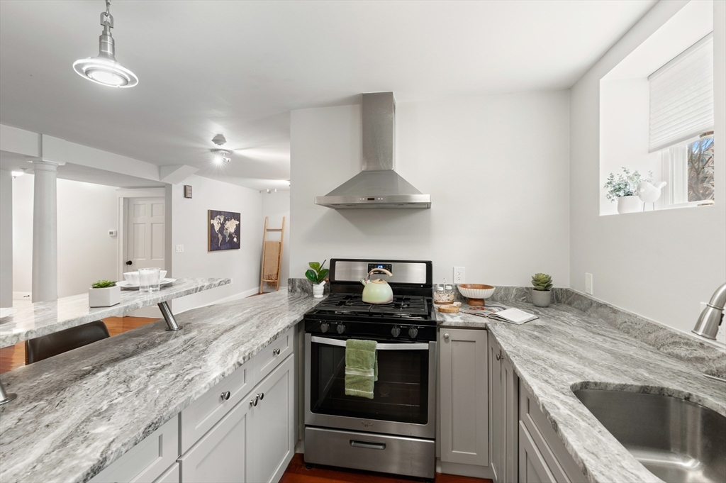 15 Millmont St, Roxbury