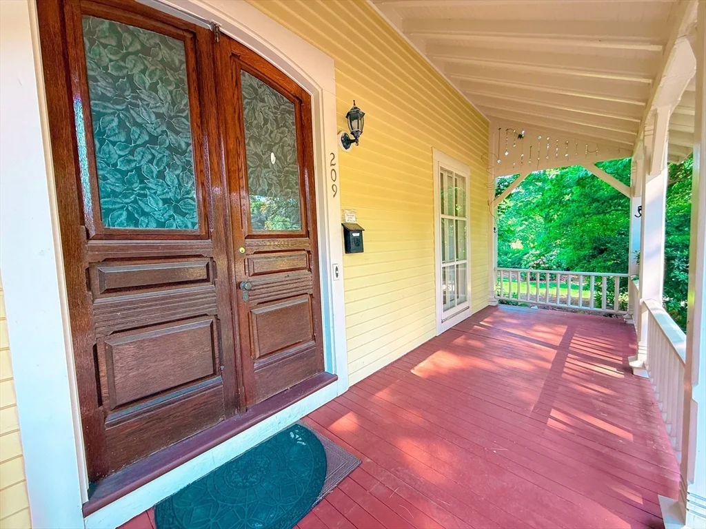 209 Bacon St, Natick