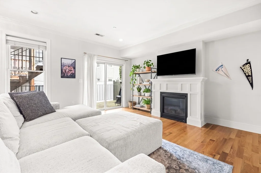 180 Gold St, South Boston