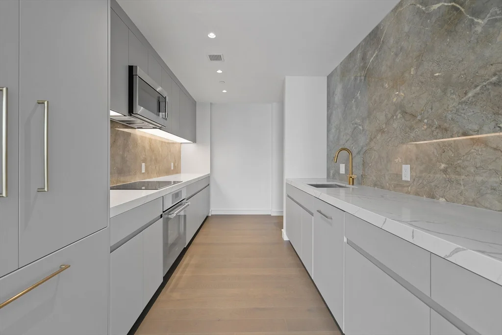 55 Lagrange, Downtown