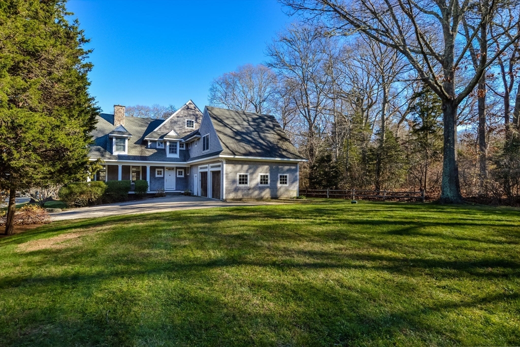 1 Puddingstone Ln, Acoaxet