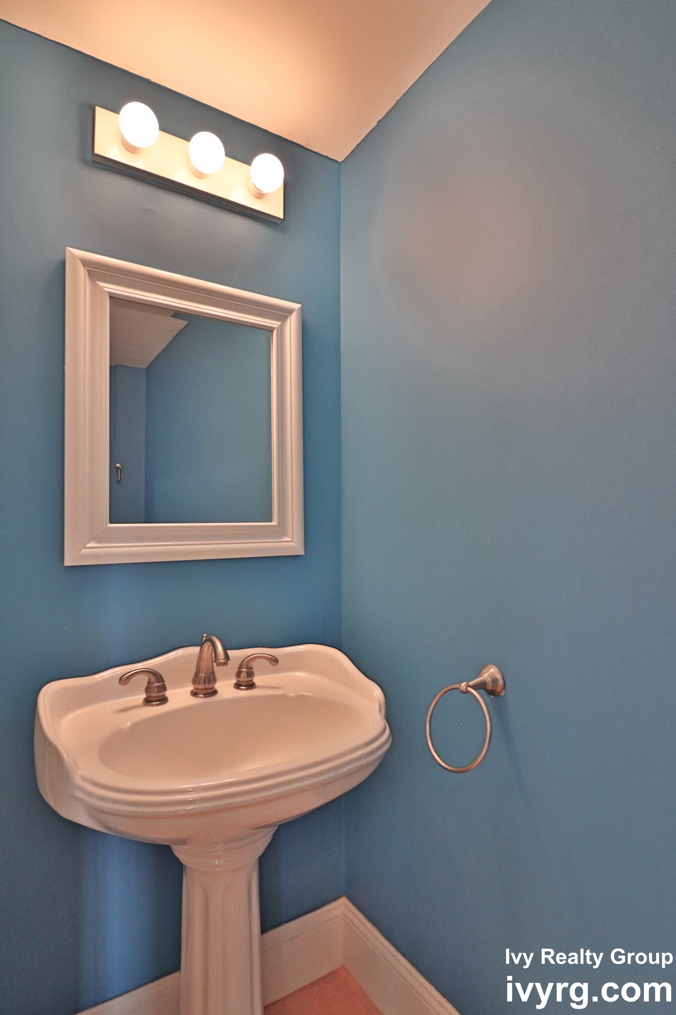 10 Mohawk St, South Boston