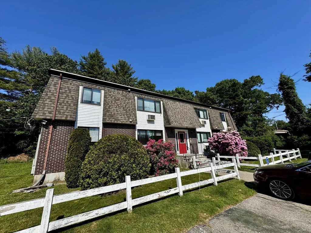 18 Pierce St, Foxboro