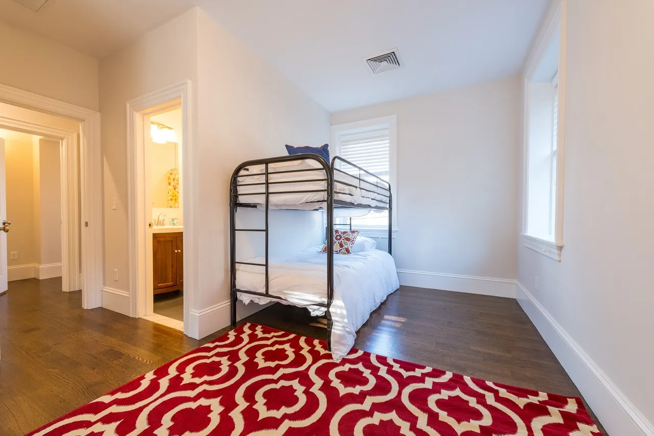 2044 Beacon Street Extension, Auburndale