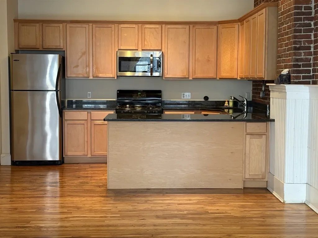 61 Market St, Lowell