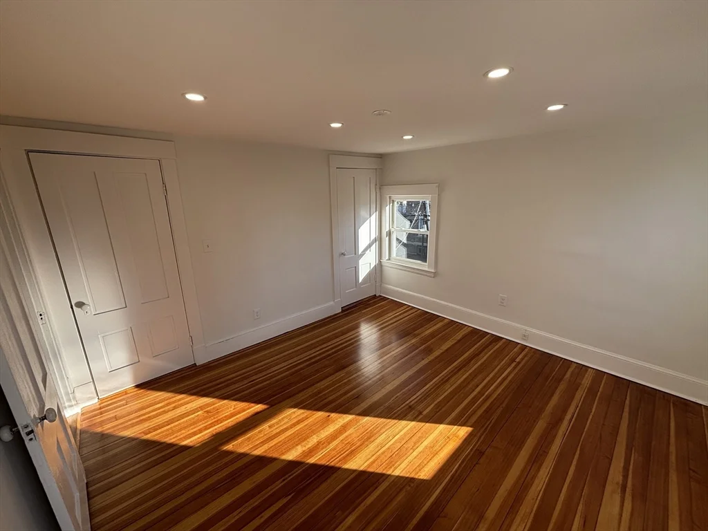 240 Nahatan, Norwood