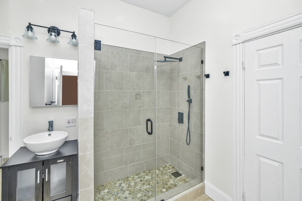 8 Shawmut Ter, Malden